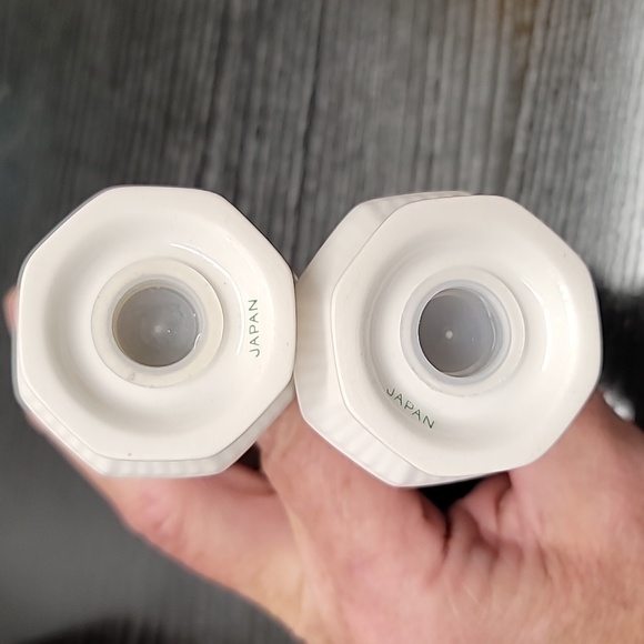 NIKKO CHRISTMAS SALT AND PEPPER SHAKERS WITH BOX. - Picture 3 of 9